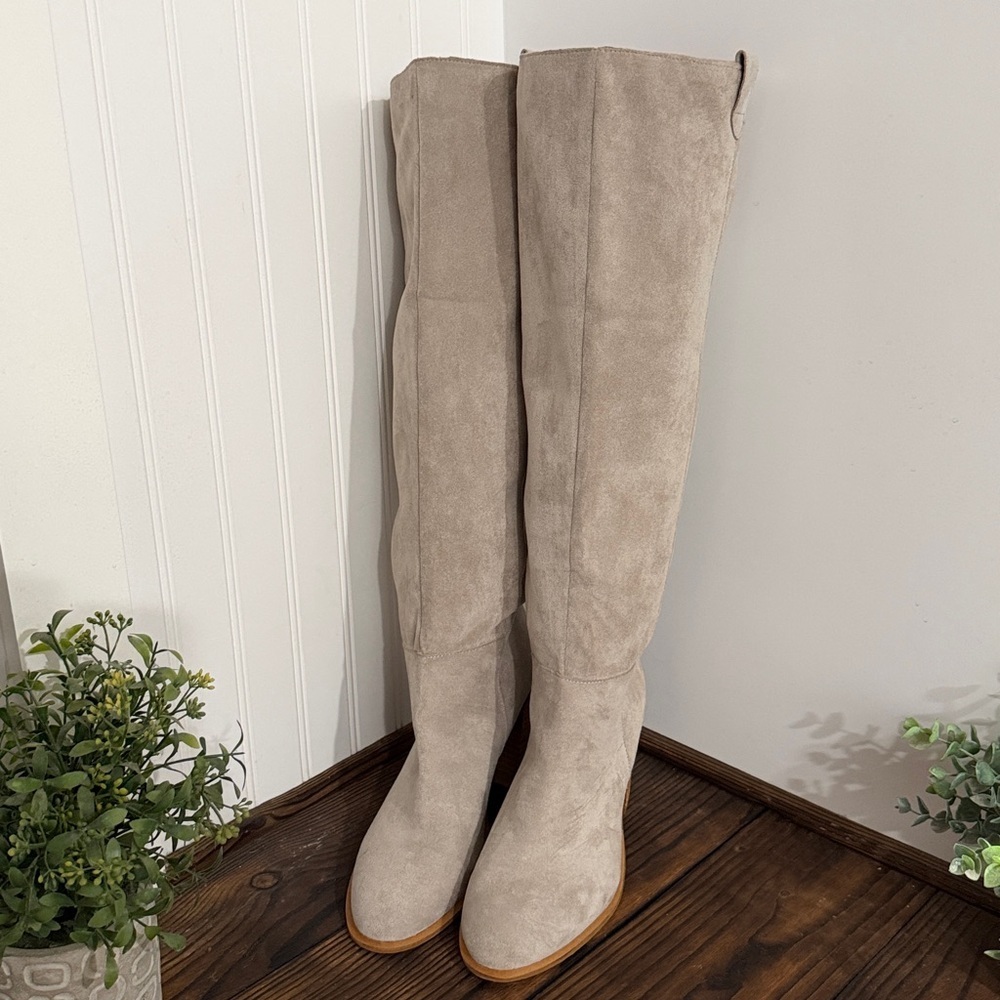 NWT Vici Saint Soft Sueded Tan Block Heel Knee-High Boots - Picture 4 of 11